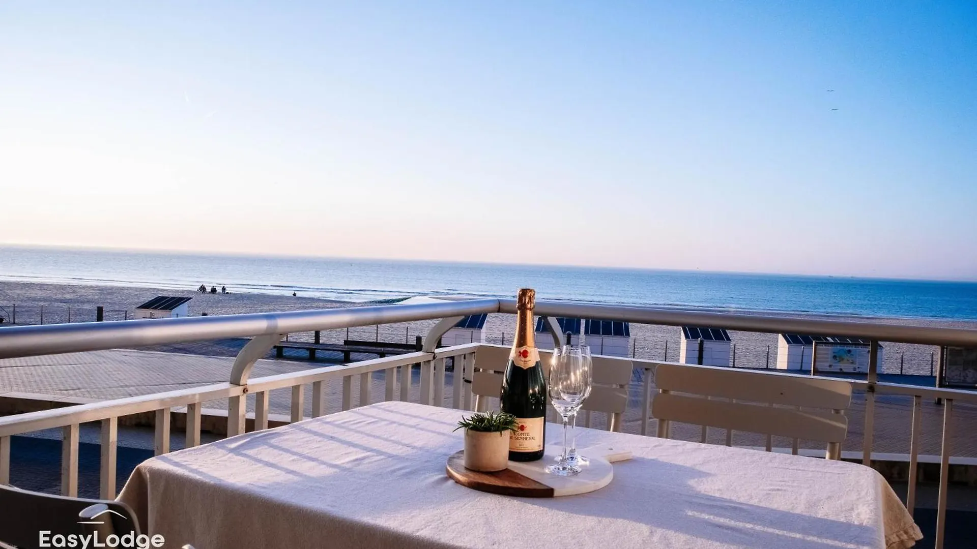 Stijlvol Appartement Met Terras En Panoramisch Zeezicht Ostend Belgium